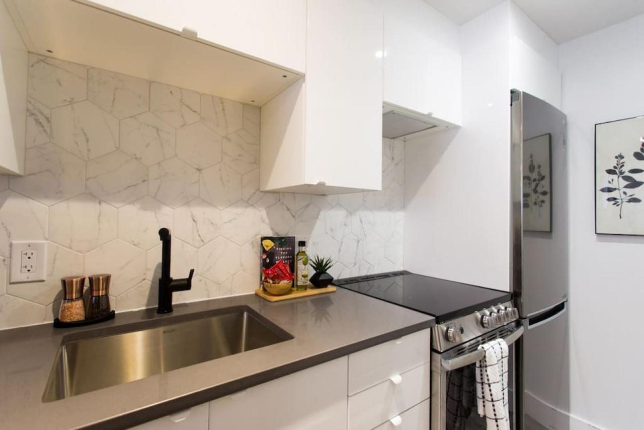 Palms Little Italy Studio With Full Bathroom By Denstays Montreal Exteriér fotografie